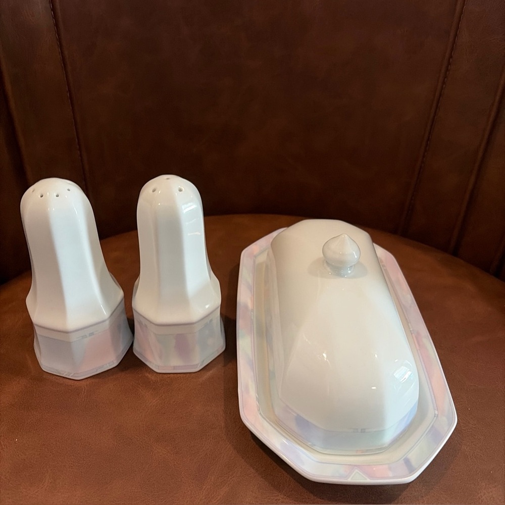 SAVOIR VIVRE CELINA Y0010 THAILANd  Butter Dish & salt pepper set vintage 90s